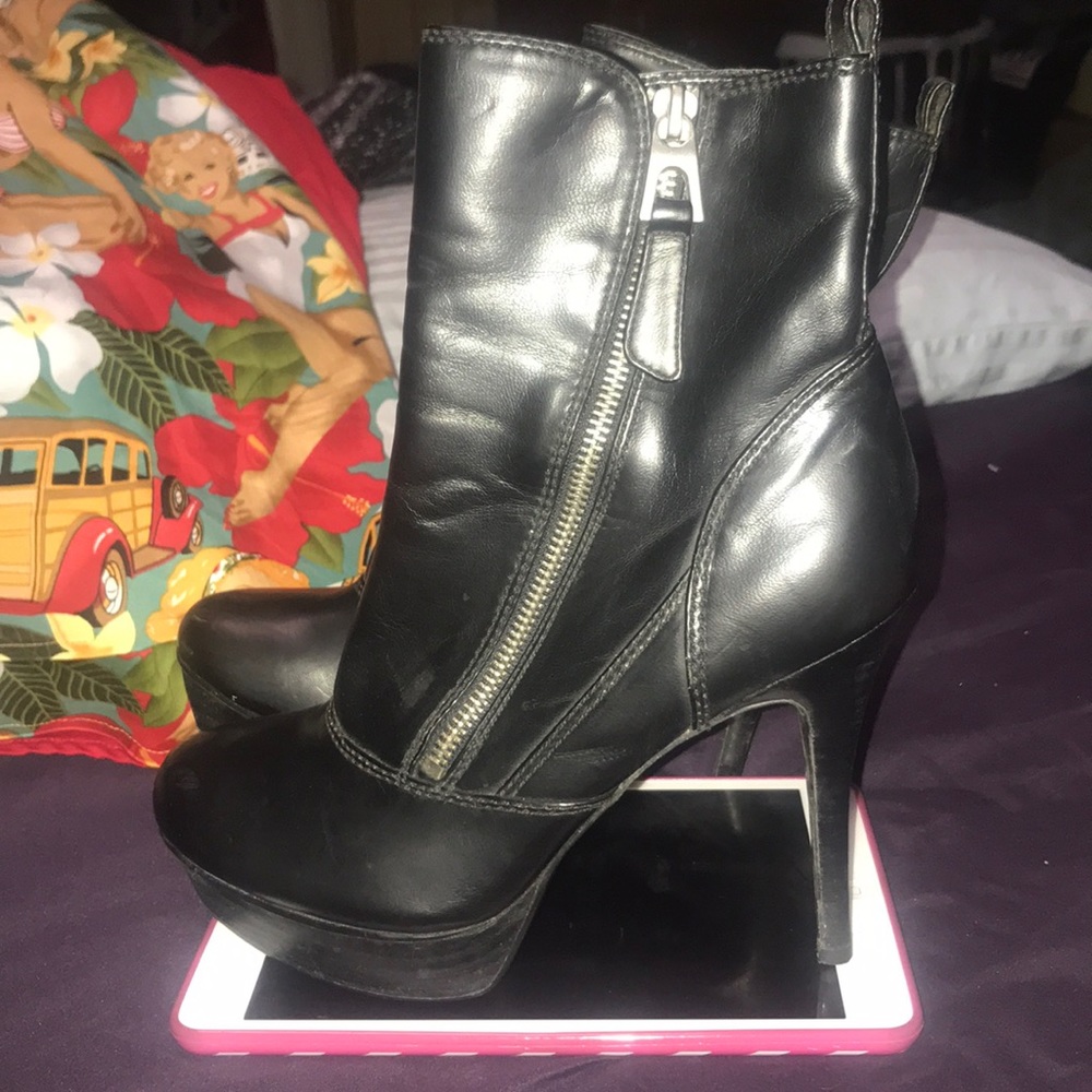 Guess Corbella boots